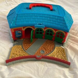 Thomas the Train and Friends - Take Along Play Roundhouse Carry Case 2002